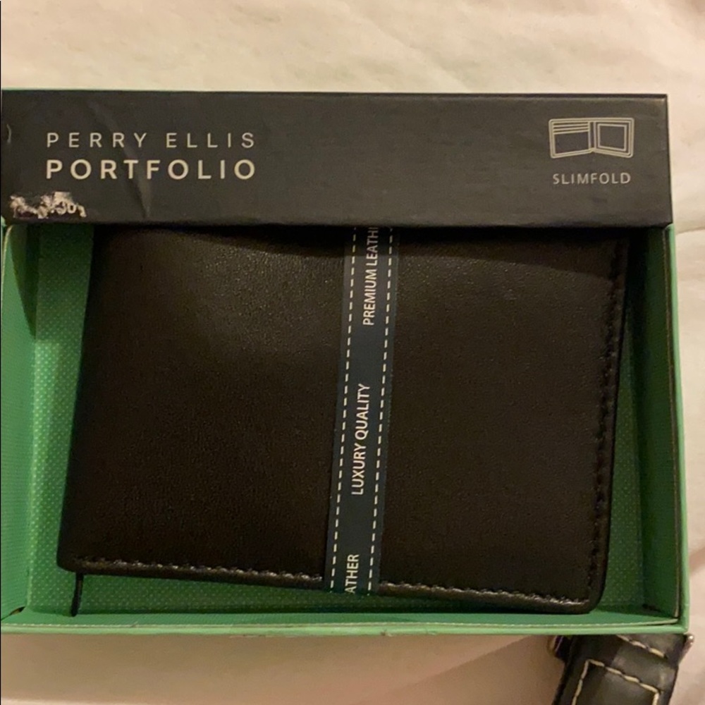 Perry Ellis portfolio wallet